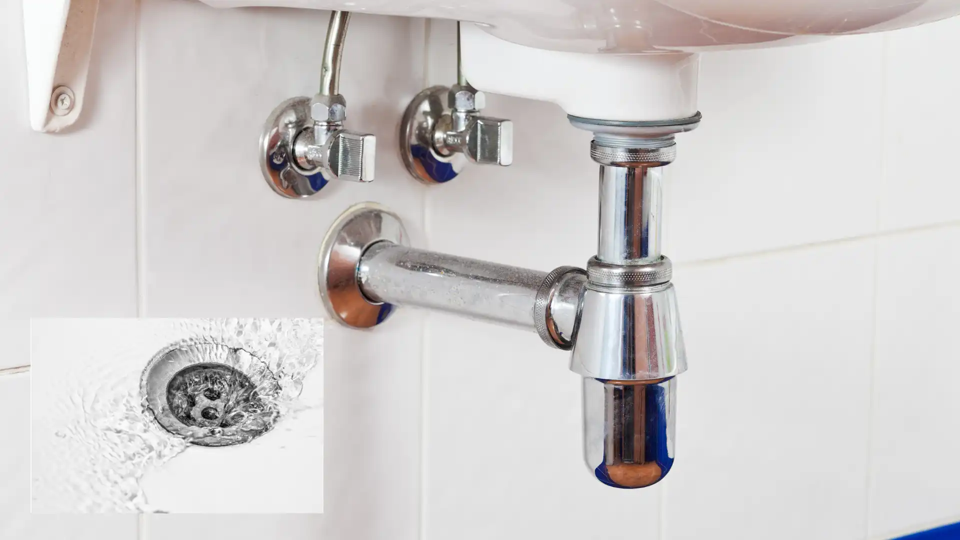 ralos-sifoes-controle-pragas Imagem de um ralo de pia de cozinha com água escorrendo, destacando a limpeza e manutenção de sistema hidráulico, essencial para evitar entupimentos.